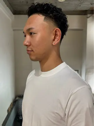 メンズ 梅田茶屋町メンズ フェード　パーマのヘアスタイル