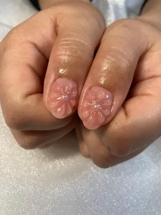 パーマ ヘアアレンジ ネイル マツエク・マツパ 荒木 莉奈のネイルデザイン