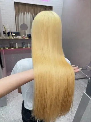 カラー Rio / 艶カラー/ハイトーンのヘアスタイル