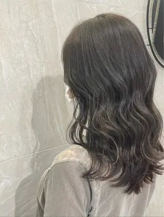ロング カラー かどの あゆみのヘアスタイル
