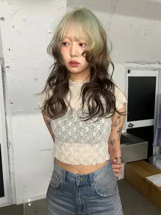 ロング カラー 🩵ブリーチカラー yuna🩵のヘアスタイル