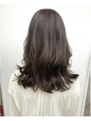 ミディアム カラー パーマ ヘアアレンジ ヘアケア特化型サロン newi 梅田のヘアスタイル