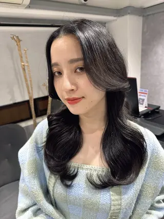 セミロング 透明感カラー🇰🇷 レイヤー✨桑原　研太のヘアスタイル