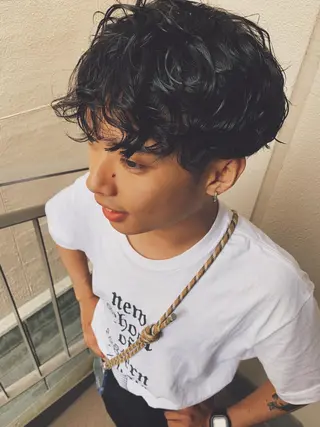 ショート パーマ メンズ アダチ コウスケのヘアスタイル