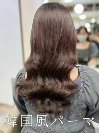 ロング 波巻きウェーブ 韓国風パーマ 纐纈のヘアスタイル