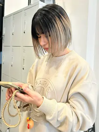 ショート カラー KAZU レイヤーカットのヘアスタイル