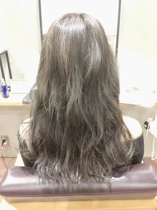 ロング カラー ヘアアレンジ 栗林 実莉のネイルデザイン