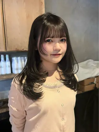 セミロング カラー moe🎀 透明感♡似合わせのヘアスタイル