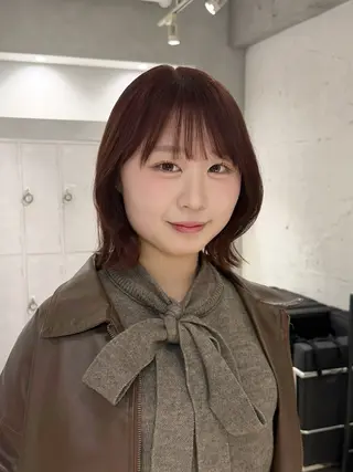 ショート あんな🦋レイヤー カット/透明感カラーのヘアスタイル