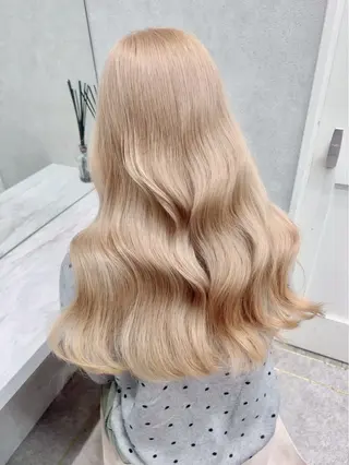 セミロング カラー Lond Le'a /ハイトーンカラーのヘアスタイル