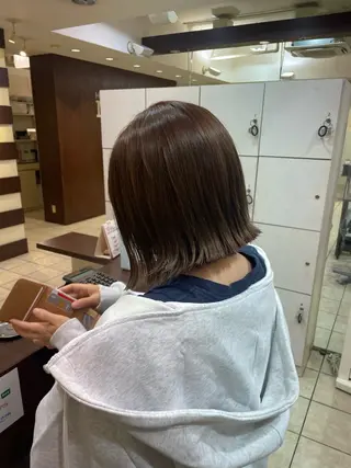 ミディアム カラー 桑田 新菜のヘアスタイル