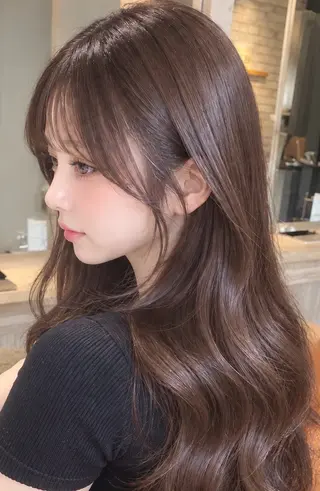カラー 🩵盛れる顔周り/ 艶カラーemi🩵のヘアスタイル