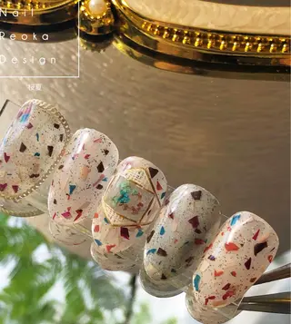ミディアム Blowe ニュアンスのネイルデザイン