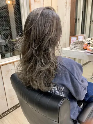 ロング カラー 鷺谷 玲奈のヘアスタイル
