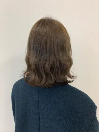 ミディアム カラー 顔まわりカット✄ ベージュカラー🧸のヘアスタイル