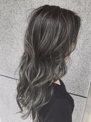 カラー 西井 好生のヘアスタイル