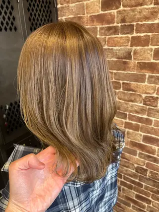 ミディアム カラー 久木原 ゆりのヘアスタイル