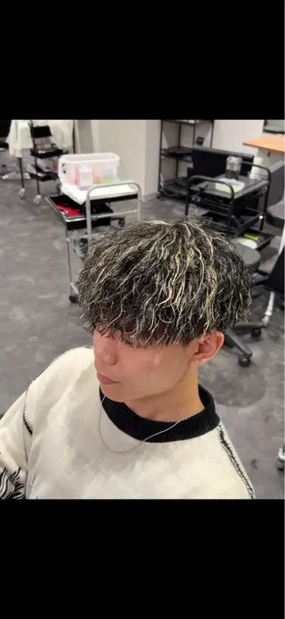 ミディアム カラー パーマ メンズ メンズパーマ特化 美容師kouyaのヘアスタイル