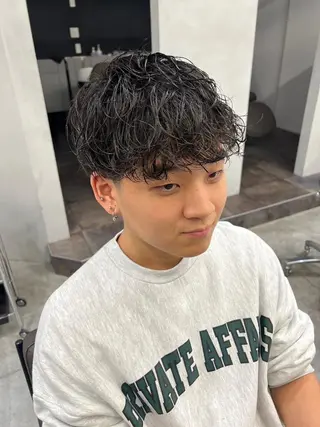 ショート ハイトーンカラー が絶対可愛い✨泰聖✨のヘアスタイル