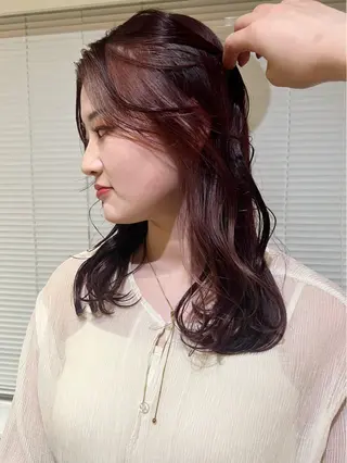 カラー UNBIRTHDAY Erenaのヘアスタイル