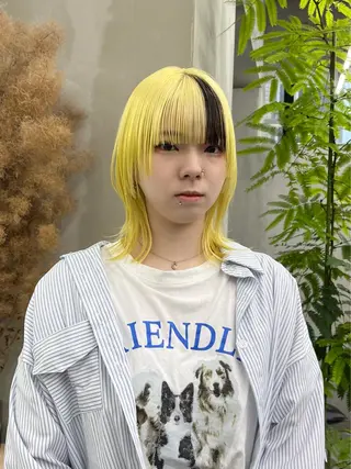 ミディアム イツク ⚡️ ルーツ/ハイトーンのヘアスタイル