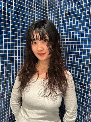 セミロング パーマ Beautrium 七里ヶ浜　浪崎太陽のヘアスタイル