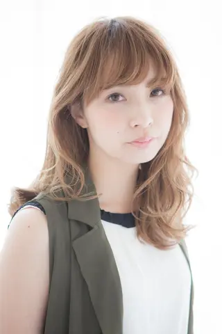 ミディアム 松田 みのりのヘアスタイル