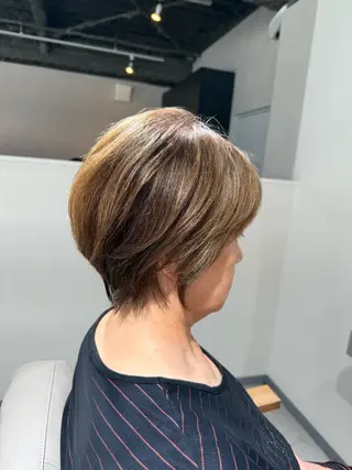 ショート カラー 脱白髪染め美容師 竹内涼乃のヘアスタイル