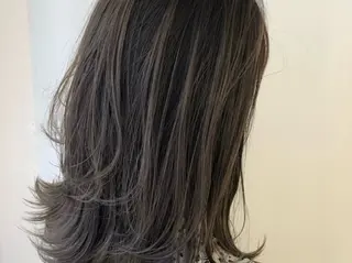 カラー 山田 実紅のヘアスタイル