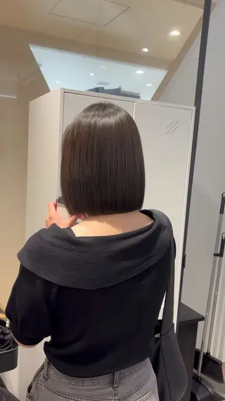 ショート 切りっぱなしボブ ×縮毛矯正特化きりのヘアスタイル