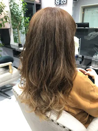 セミロング パーマ FAVORE 【ファヴォーレ】のヘアスタイル