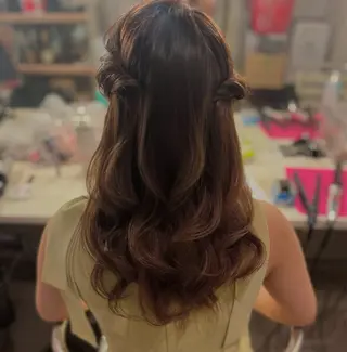 ヘアアレンジ 玉城 里奈のヘアスタイル