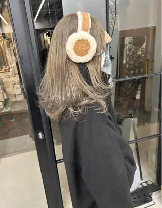 セミロング カラー パーマ ヘアアレンジ デザインカラー/ボブ ブリーチカラー/ユリのヘアスタイル