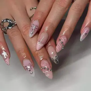 ロング ニュ クインのネイルデザイン