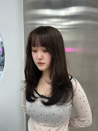 セミロング カラー 抜け感レイヤー︴ ニュアンスカラーのヘアスタイル