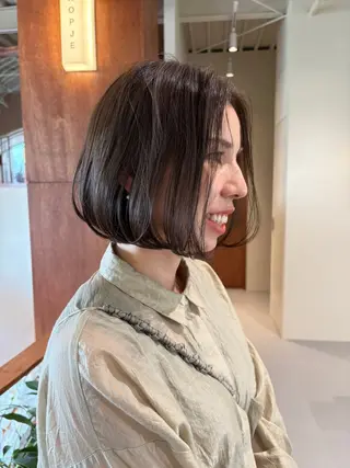 ショート カラー コバヤシ リョウのヘアスタイル