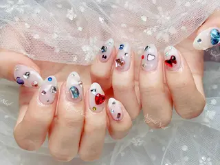 ネイル 🦋 Queenieのネイルデザイン