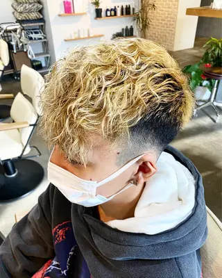 ショート カラー パーマ メンズ 向井 優汰のヘアスタイル