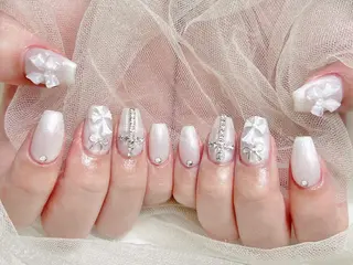 ネイル 🦋 Queenieのネイルデザイン