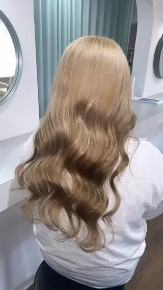 ロング カラー lutz／ MIONのヘアスタイル