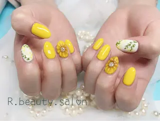 ネイル R.beauty サロンのネイルデザイン