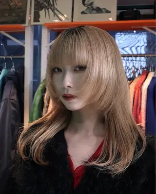 セミロング カラー レイヤー/ブリーチ iwamiya岩見谷のヘアスタイル