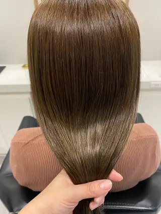 セミロング 間城 樹里のヘアスタイル