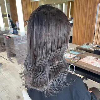 セミロング カラー デザインカラー、艶髪 大塚 耕平のヘアスタイル