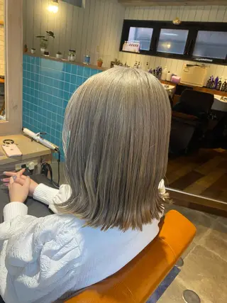 カラー 🩵盛れる顔周り/ 艶カラーemi🩵のヘアスタイル
