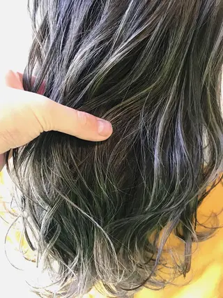 セミロング カラー lani ブリーチ /ダブルカラーのヘアスタイル