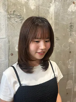ミディアム ナナ/ SYS by fitのヘアスタイル