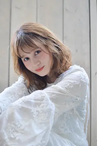 セミロング カラー shinka omotesandoのヘアスタイル