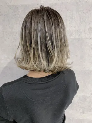 ショート カラー _WHITE 天王寺のヘアスタイル