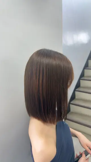 ミディアム 透明感×ワインレッド 🍒𝐘𝐮𝐤𝐚のヘアスタイル